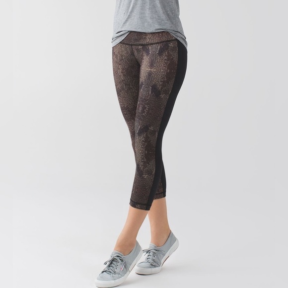 LULULEMON Wunder Under Crop II *Full-On Luon Golden Godess Cashew Multi Size 6 - Picture 1 of 11